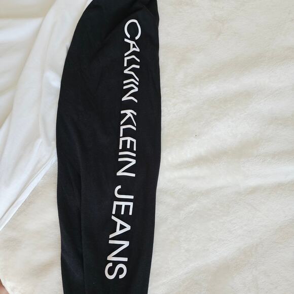 Calvin Klein Arm Logo Long Sleeve T-Shirt Black and White Size M NWT - Picture 8 of 8